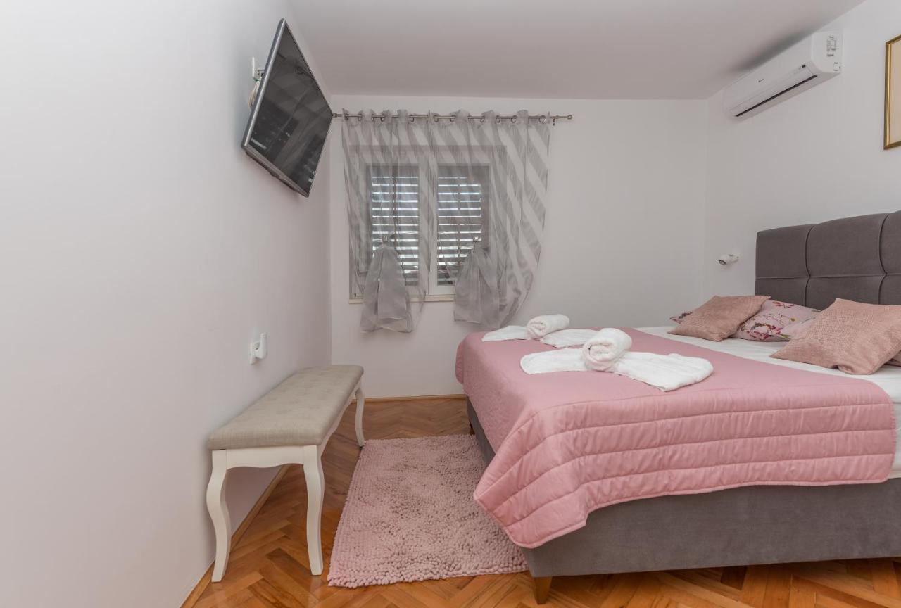 Apartment Strawberry Макарска Екстериор снимка