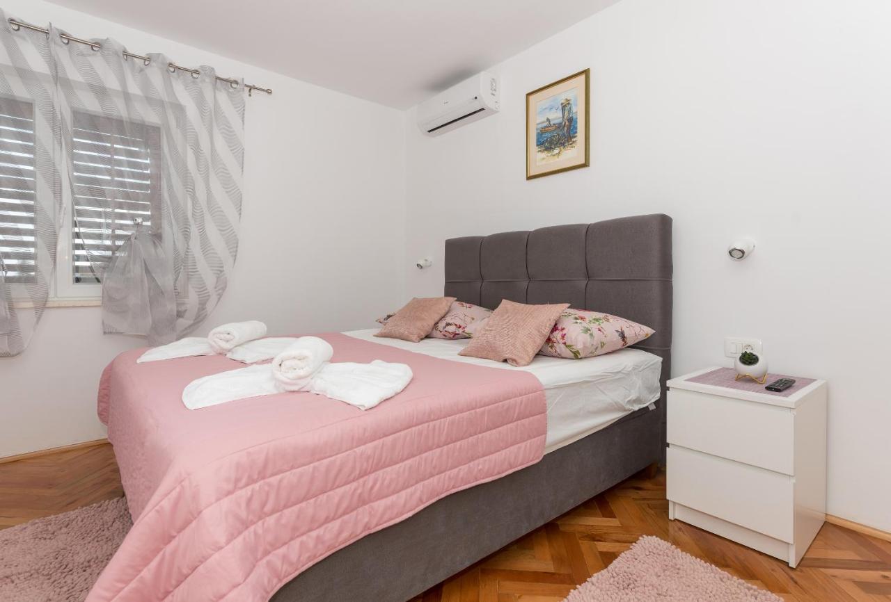 Apartment Strawberry Макарска Екстериор снимка
