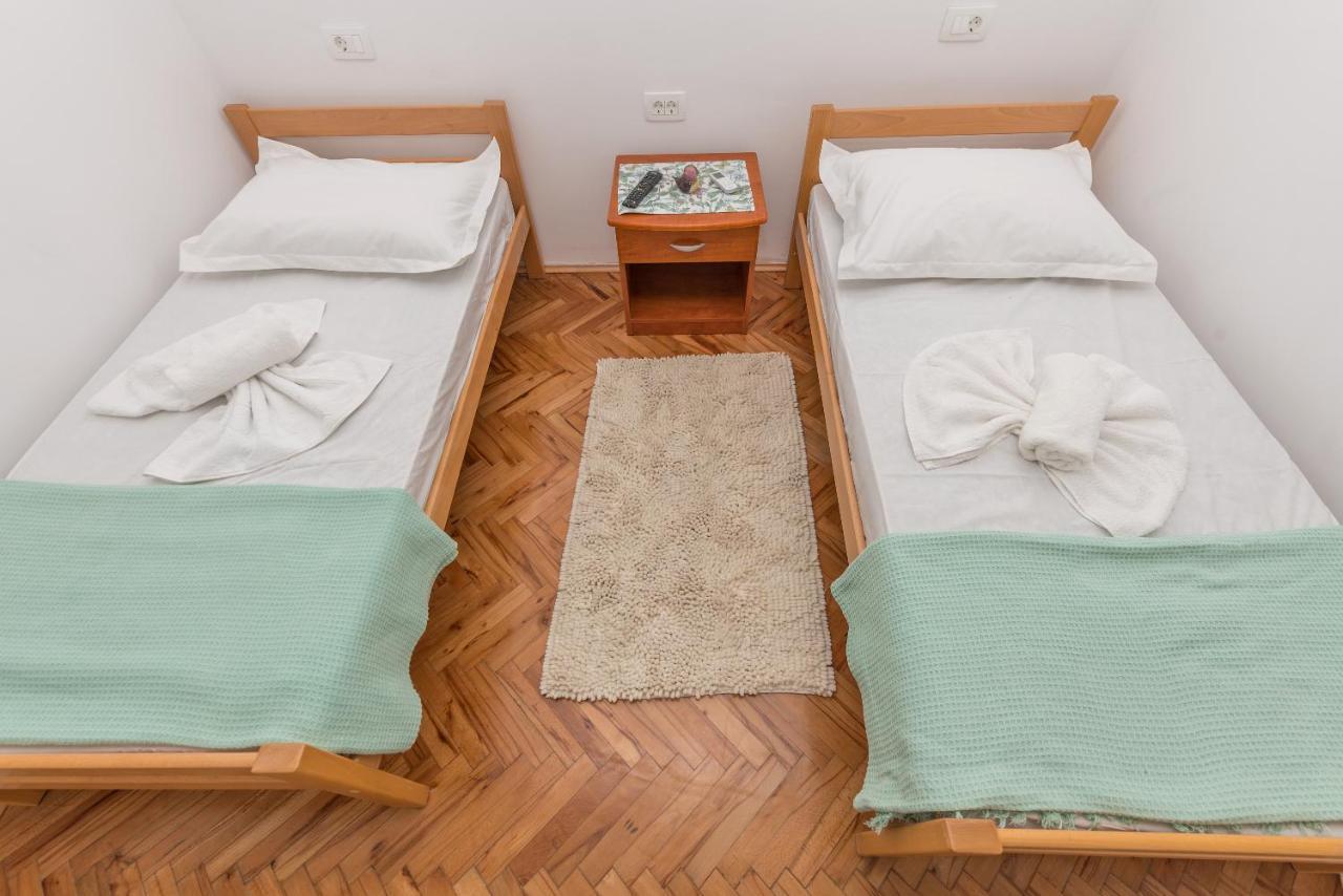 Apartment Strawberry Макарска Екстериор снимка