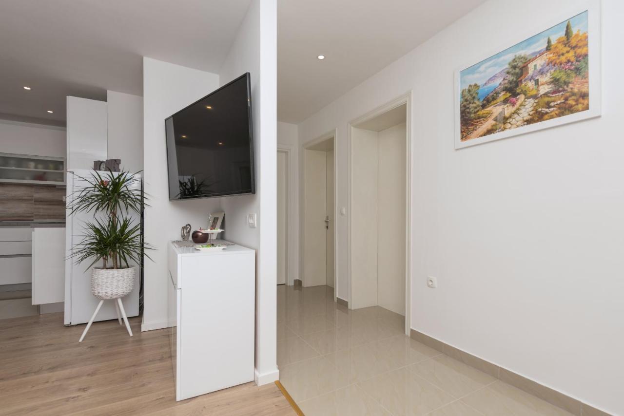 Apartment Strawberry Макарска Екстериор снимка