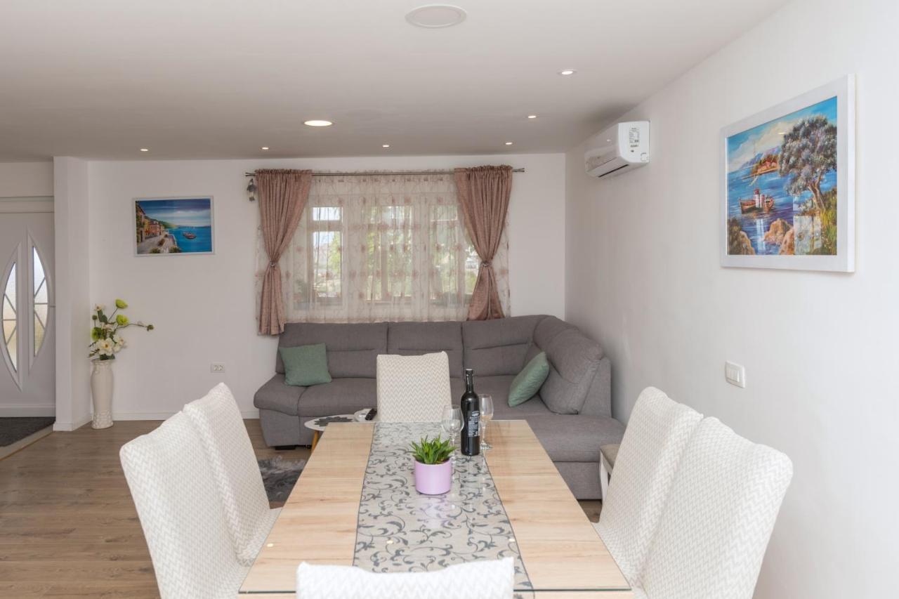 Apartment Strawberry Макарска Екстериор снимка