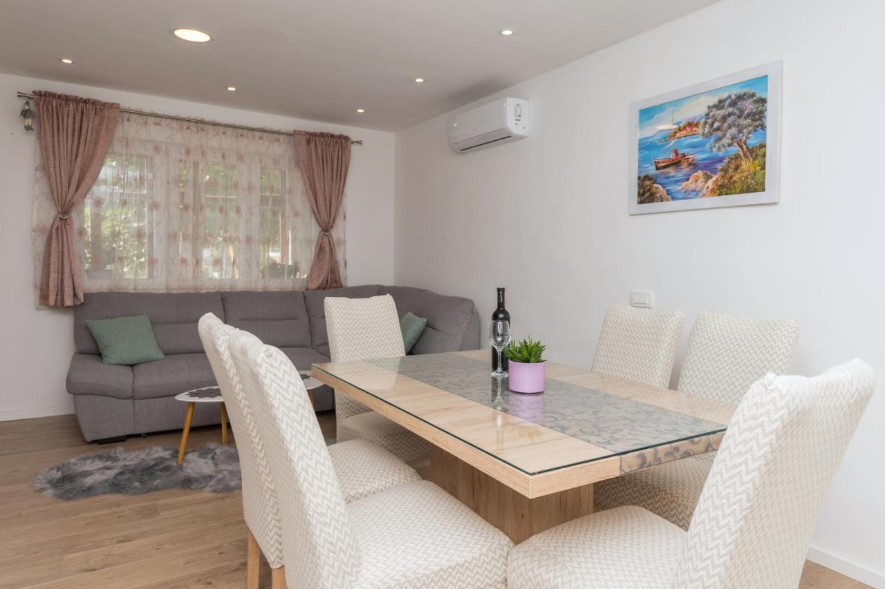 Apartment Strawberry Макарска Екстериор снимка
